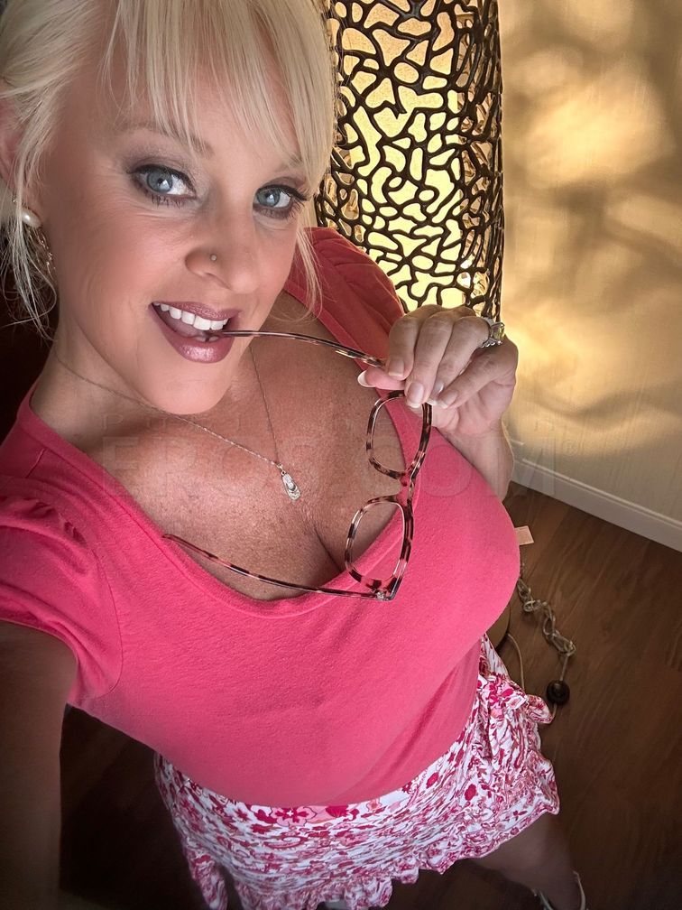 Alexis Golden Top Rated Star photo 5