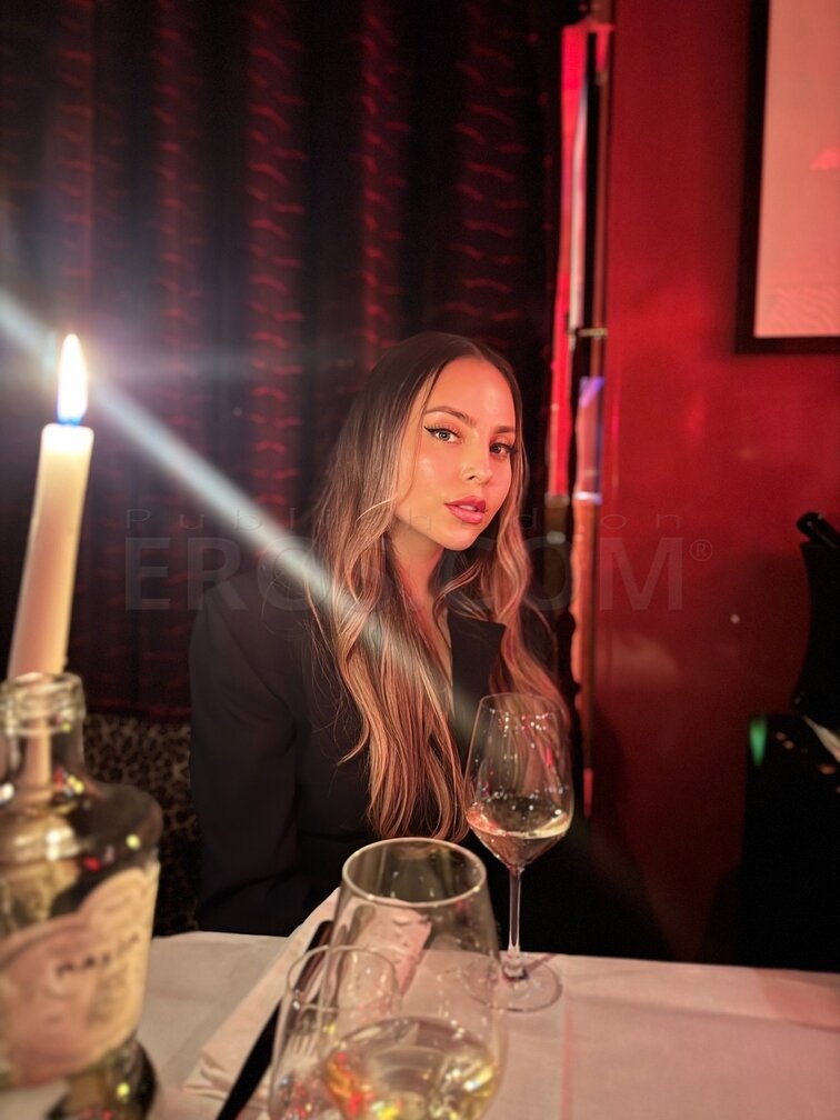 Julia Jewels photo 4